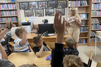 Wakacje 2025 w bibliotece