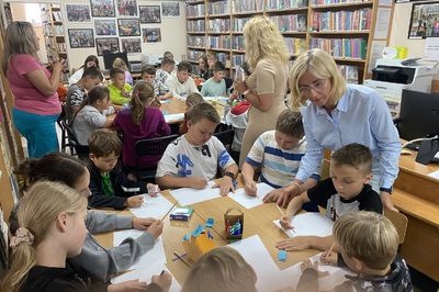 Wakacje 2025 w bibliotece