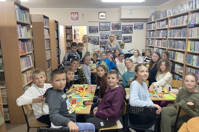 Lekcje biblioteczne - konkurs "Zostań Superczytelnikiem"